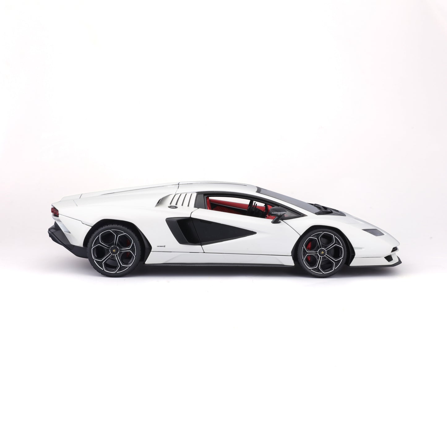 Lamborghini Countach LPI 800-4 White – 1:18 Diecast Model